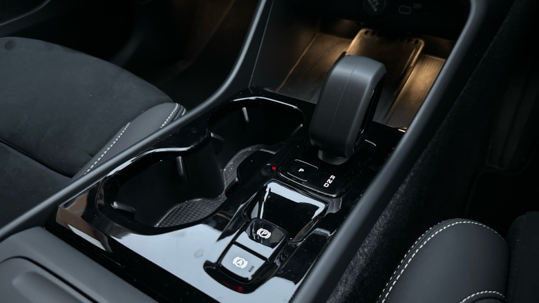 Volvo XC40 2.0 B3P Plus Black Edition 5dr Auto Petrol Estate